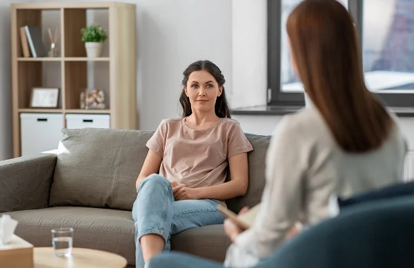 compassionate san antonio psychologist meeting with female client with anxiety